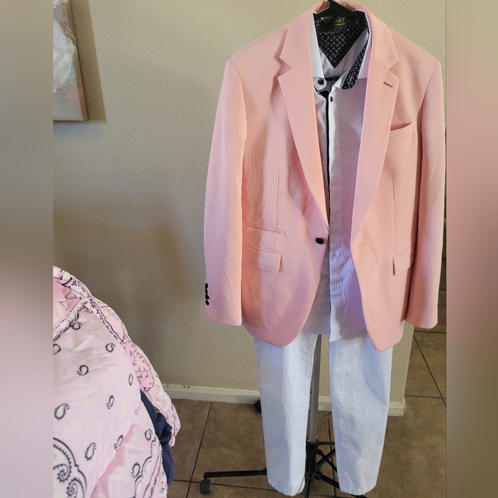 Valiant Mens Suit 3 piece suit...size 32 pants med blazer and shirt